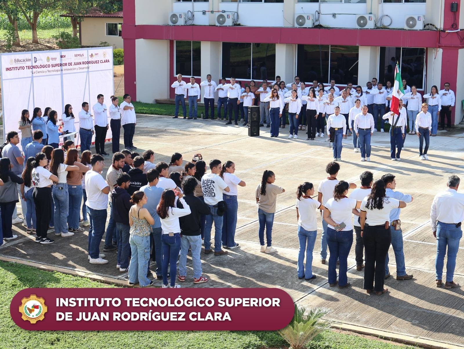 𝐓𝐞𝐜𝐍𝐌 𝐉𝐮𝐚𝐧 𝐑𝐨𝐝𝐫𝐢́𝐠𝐮𝐞𝐳 𝐂𝐥𝐚𝐫𝐚 𝐟𝐨𝐫𝐭𝐚𝐥𝐞𝐜𝐞 𝐯𝐚𝐥𝐨𝐫𝐞𝐬 𝐜𝐢́𝐯𝐢𝐜𝐨𝐬 𝐞𝐧 𝐬𝐮 𝐜𝐨𝐦𝐮𝐧𝐢𝐝𝐚𝐝 𝐢𝐧𝐬𝐭𝐢𝐭𝐮𝐜𝐢𝐨𝐧𝐚𝐥